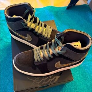 Air Jordan 1 MID AC Craft. Anthracite/Sky JLT Olive. Mens size 8 Woman’s 9.5.